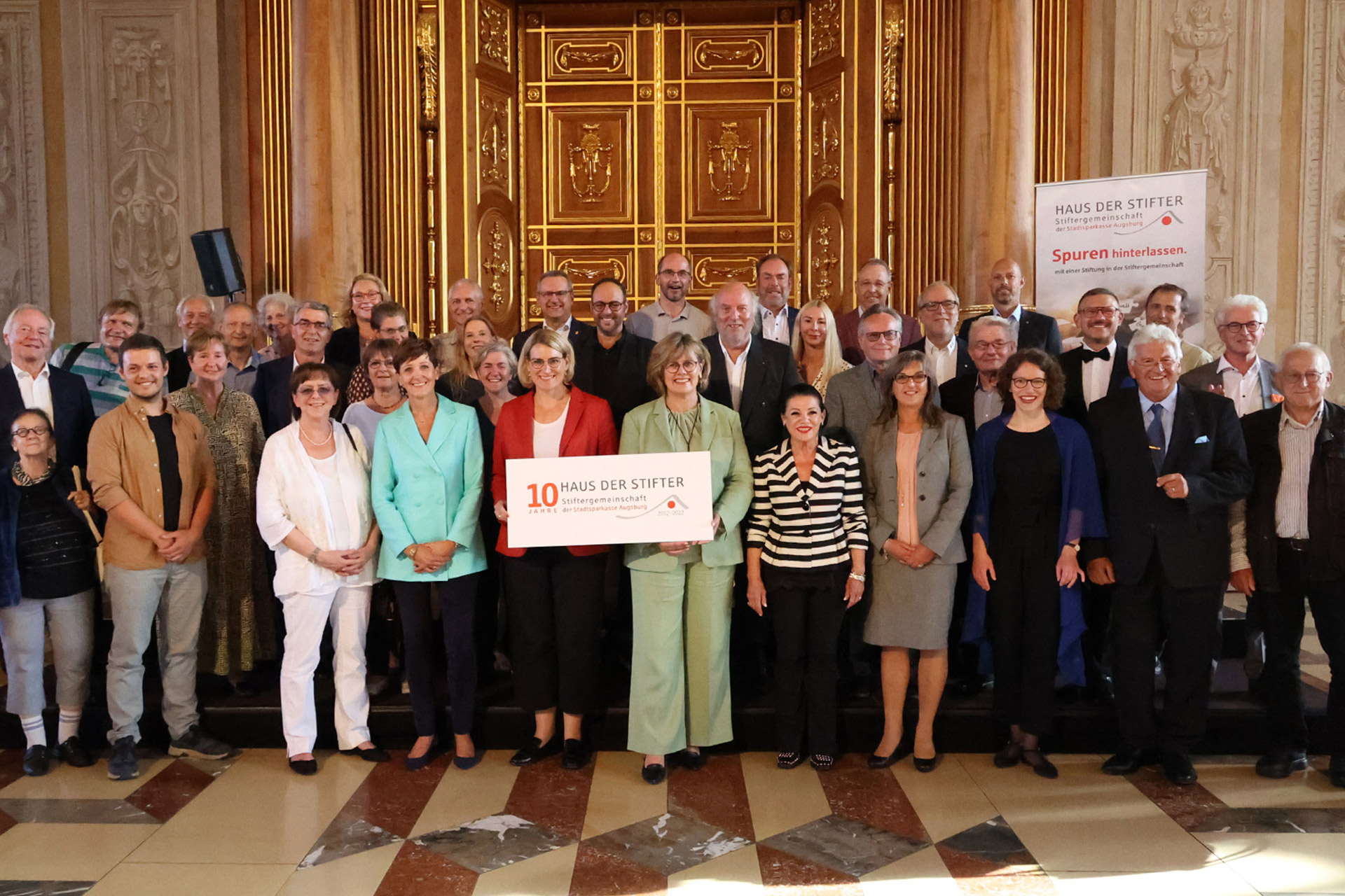 Am 7. August 2012 wurde die Stiftergemeinschaft HAUS DER STIFTER als Plattform für Kundenstiftungen geschaffen. Nach zwei Jahren Pause fand am 7. September 2022, genau einen Monat nach dem offiziellen Geburtstag, wieder die traditionelle Jahresveranstaltung statt.