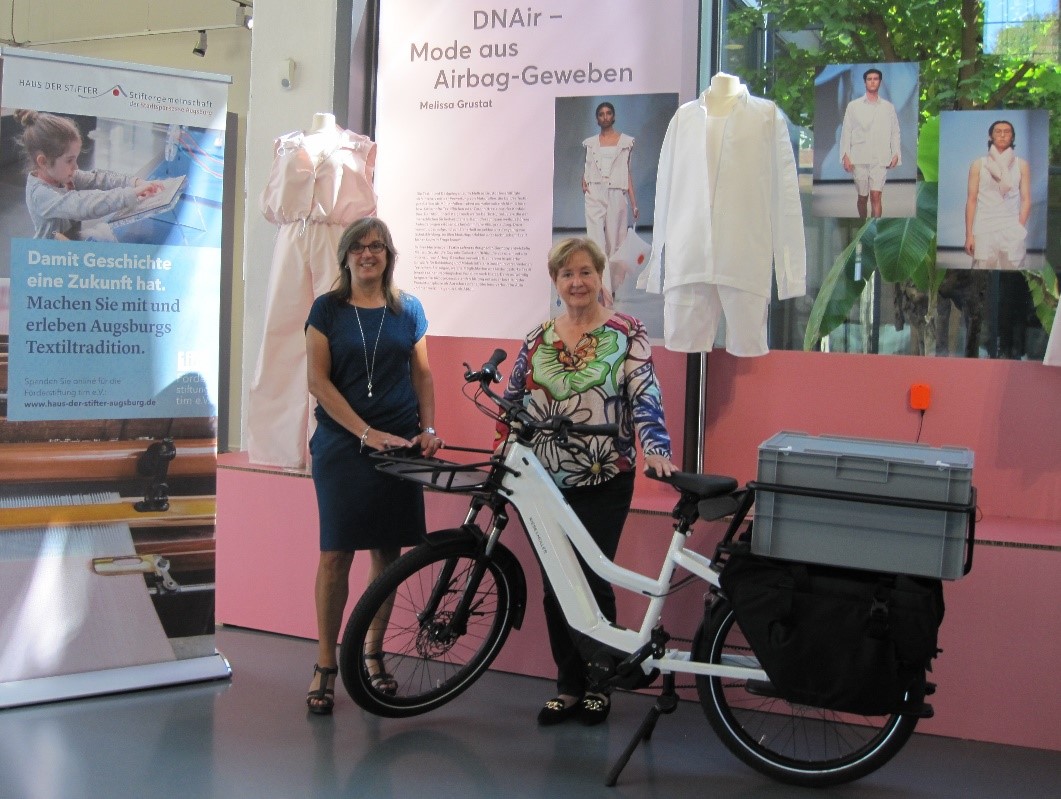 Aus den Spenden der Weihnachtsaktion 2021 an die Förderstiftung tim e. V. im HAUS DER STIFTER, konnte nun ein lang ersehntes Lastenfahrrad an den Förderverein des tim e. V. übergeben werden.