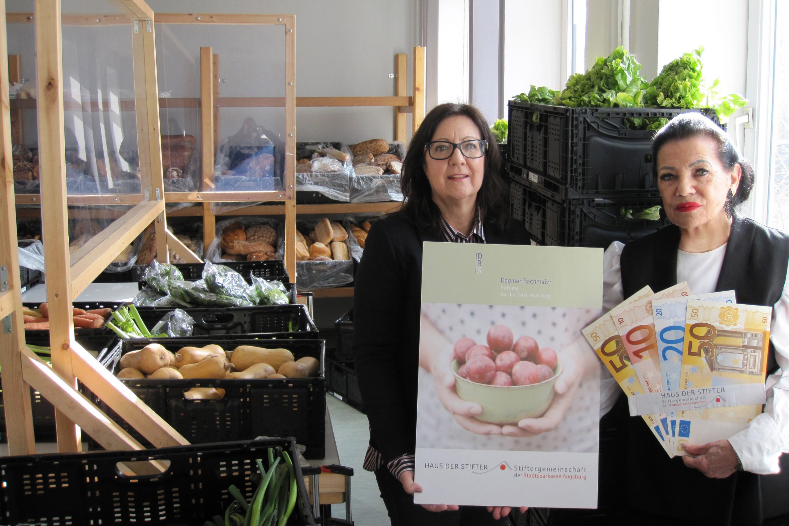 Neue Kühlanlagen für die Tafel dank Weihnachtsspenden: Bei der Weihnachtsaktion der HAUS DER STIFTER Stiftergemeinschaft konnte über den Spendenaufruf zugunsten der Dagmar-Bachmaier-Stiftung für die Tafel Augsburg ein Spendenergebnis von 16.715,06 Euro erzielt werden.