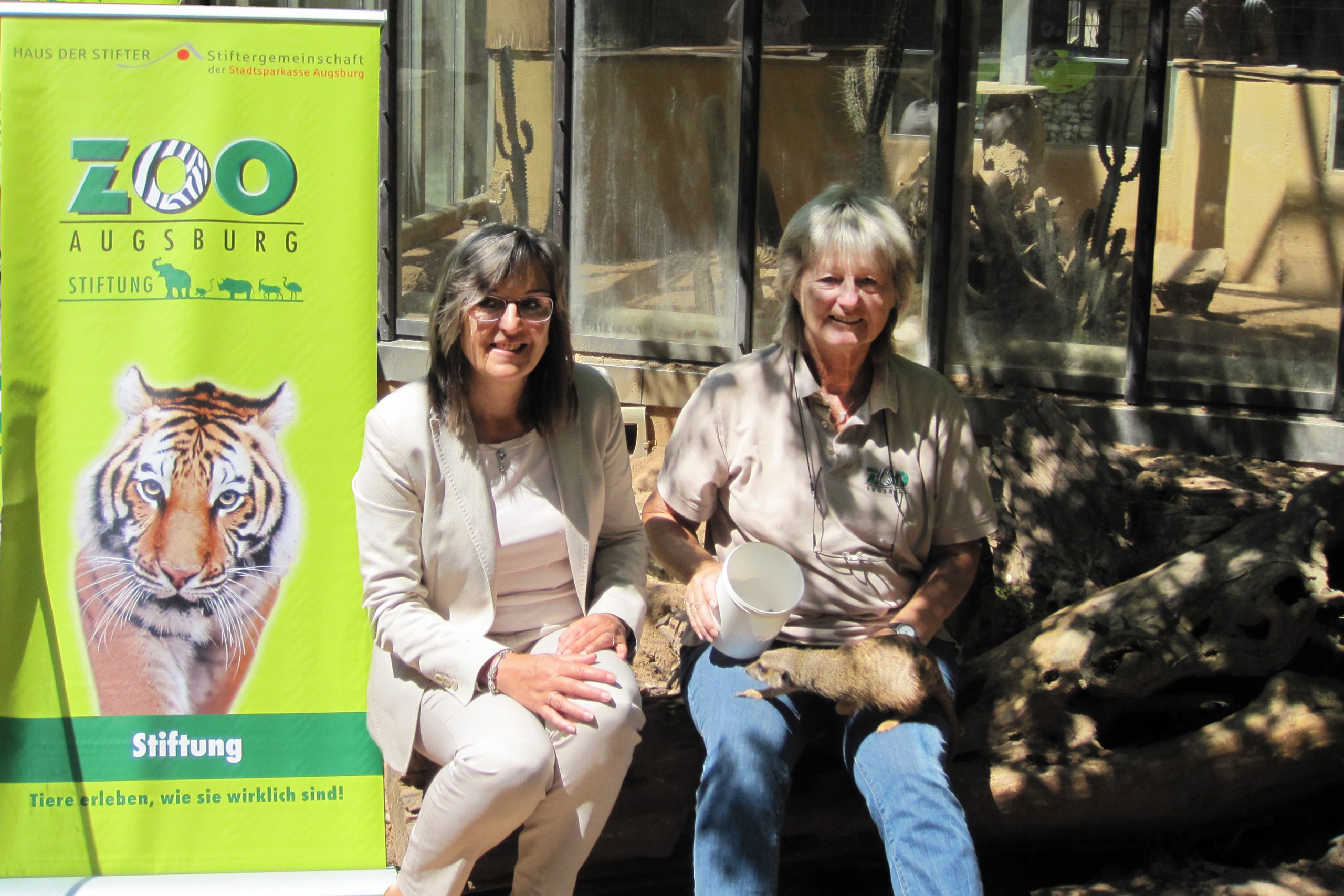 Vor sieben Jahren gründete der Zoo Augsburg seine Stiftung in der HAUS DER STIFTER - Stiftergemeinschaft der Stadtsparkasse Augsburg. Seitdem haben Tierfreunde verschiedene Möglichkeiten, sich zu engagieren und für den Zoo dauerhaft Gutes zu tun. Dank Spenden und Zuwendungen an die Stiftung konnten bisher über 60.000 Euro ausgeschüttet werden.